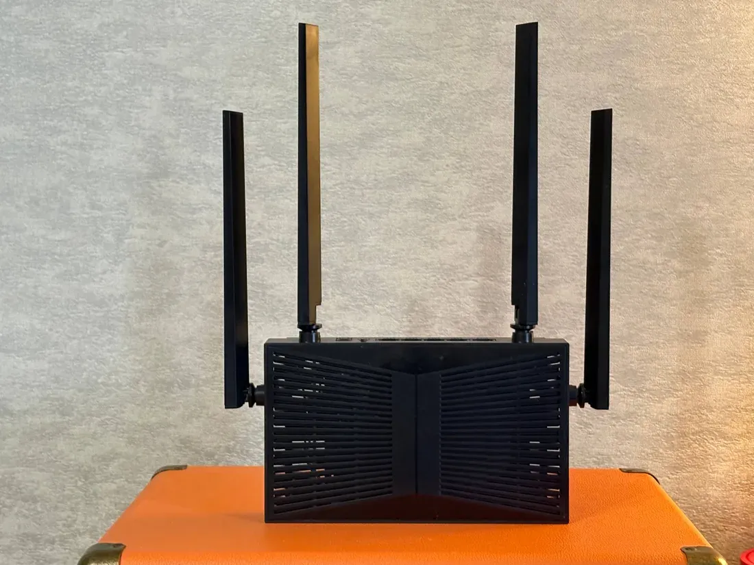 Роутер Cudy WBR3000UAX с OpenWrt — фото 3